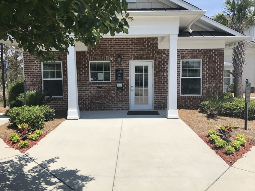 Goshen Crossing Apartments, 121 Goshen Commercial Park Drive, Rincon